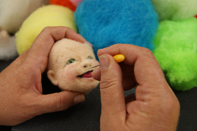 yellow 40t felting needle at work
